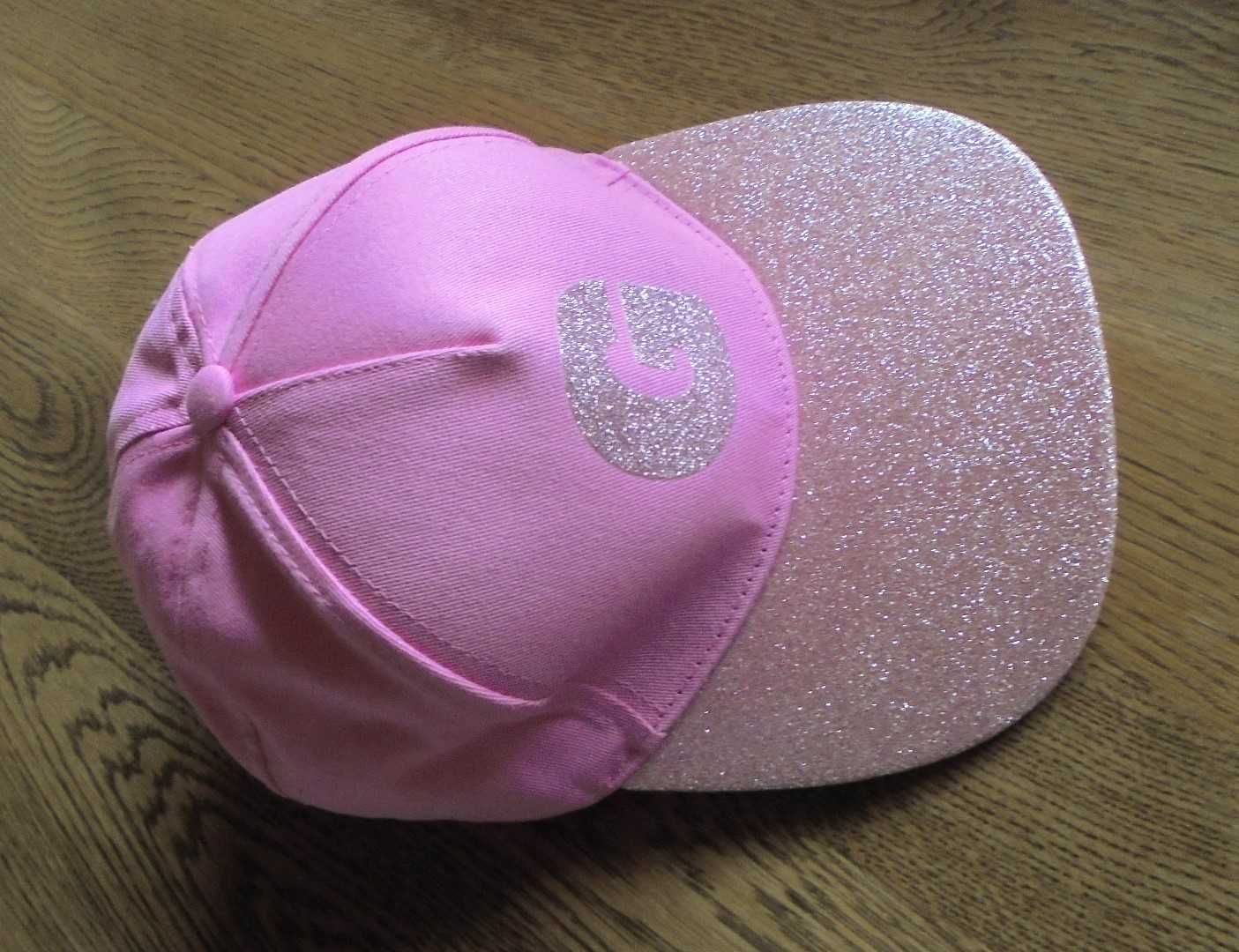 Czpeczka z daszkiem dla dziewczynki