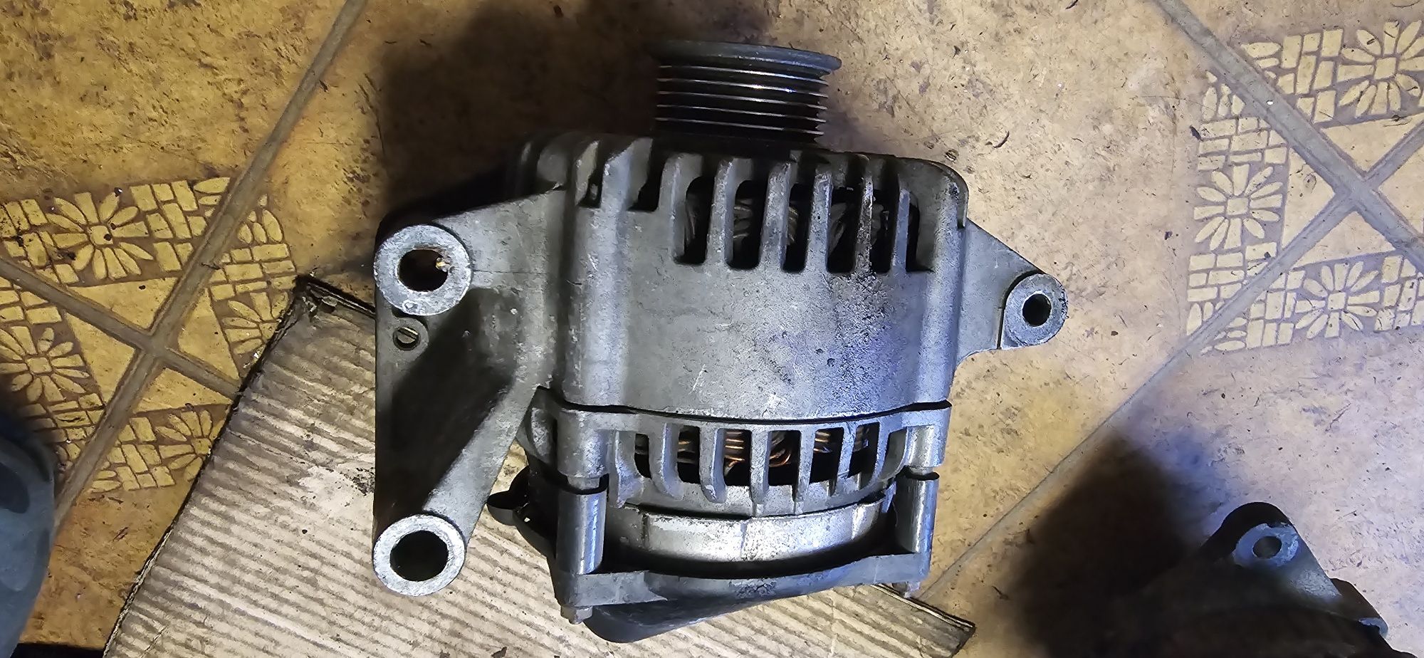 Alternator  Ford Mondeo MK3 2,0  2S7T 10C 392 AA