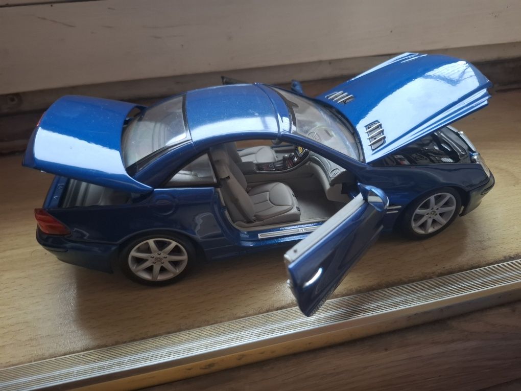 Model 1 18 Mercedes-Benz SL-Class