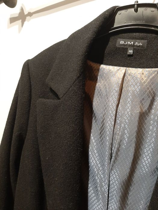 Klasyczny wełniany czarny płaszcz z paskiem