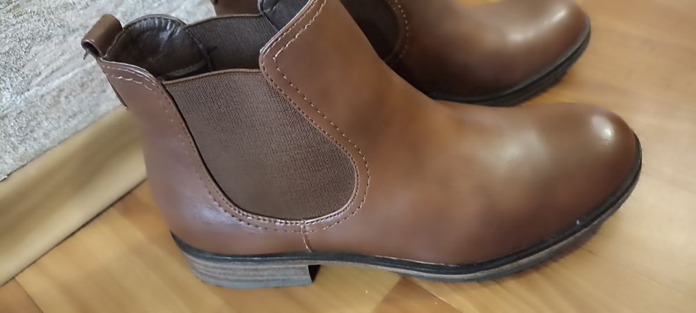 Продам шкіряні  нові брендовані італійськ ботінкиі Челсі 37
