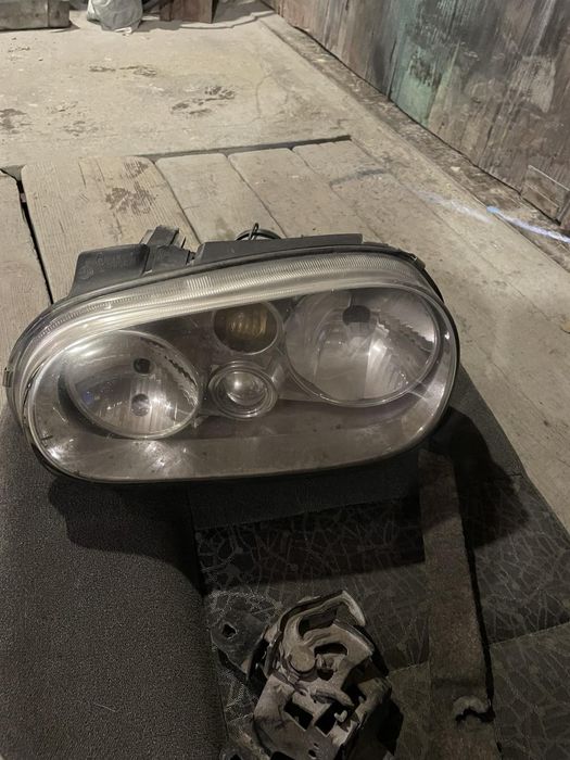 Фара ліва Фольксваген гольф 4