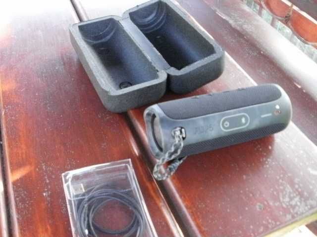 JBL Flip 5 ( oryginal ) czarny,, głośnik przenośny" -jak nowy.