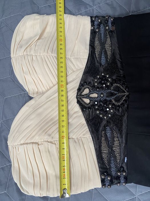 XS/S sukienka wyjatkowa bezowo-czarna efektowne zdobienia