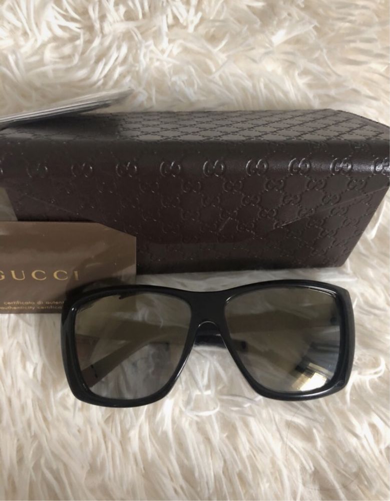 Okulary Gucci wraz z kartą i futerałem oraz sciereczką