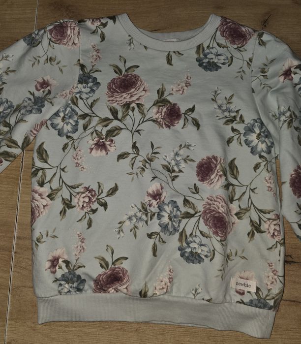 Bluza Newbie jak nowa piekny wzór 122/128cm