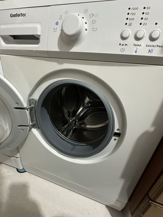 Máquina de Lavar Roupa Confortec