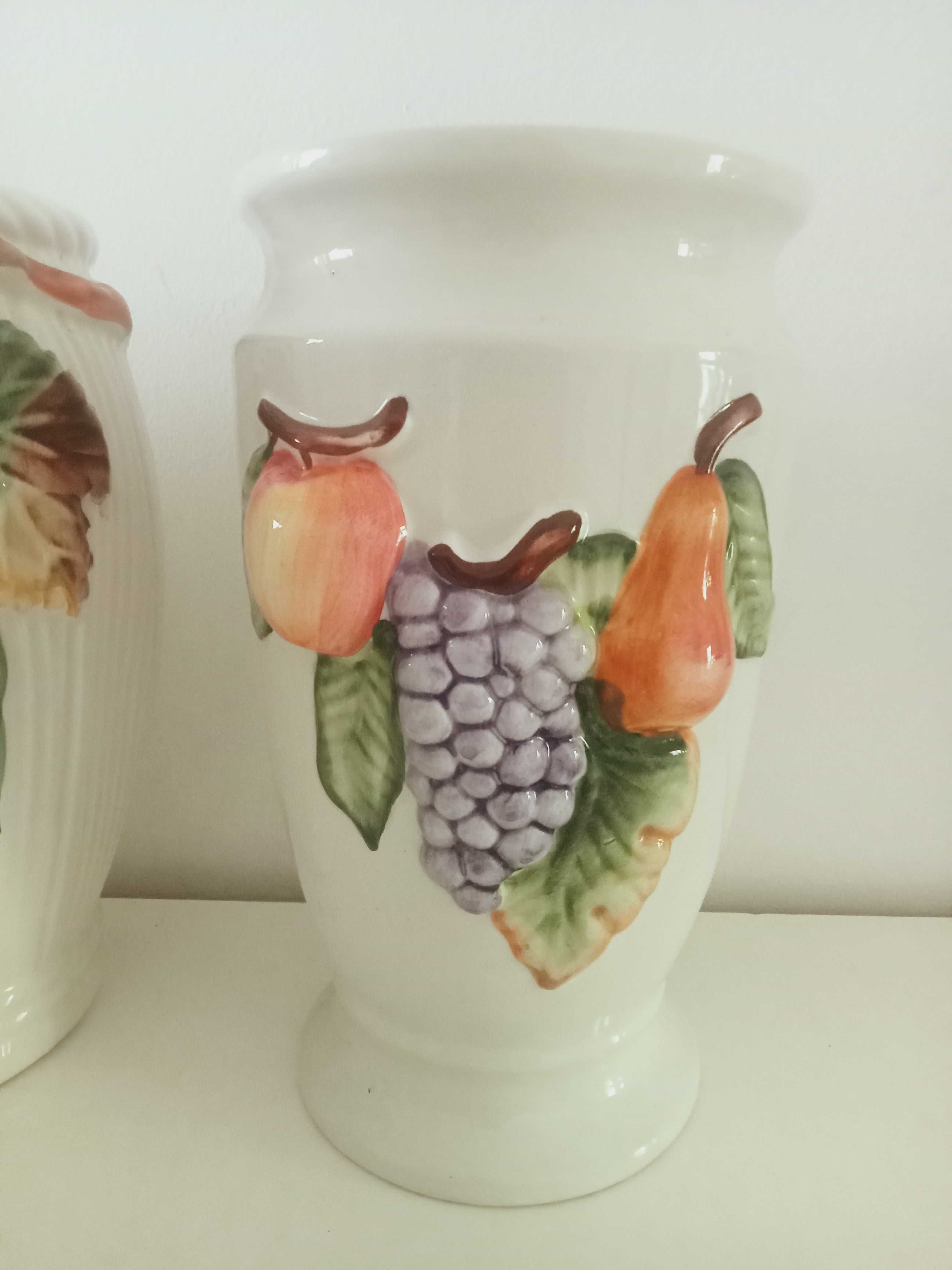 Duas jarras/vasos em loiça pintada á mão