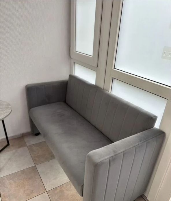 Диван в зону очікування