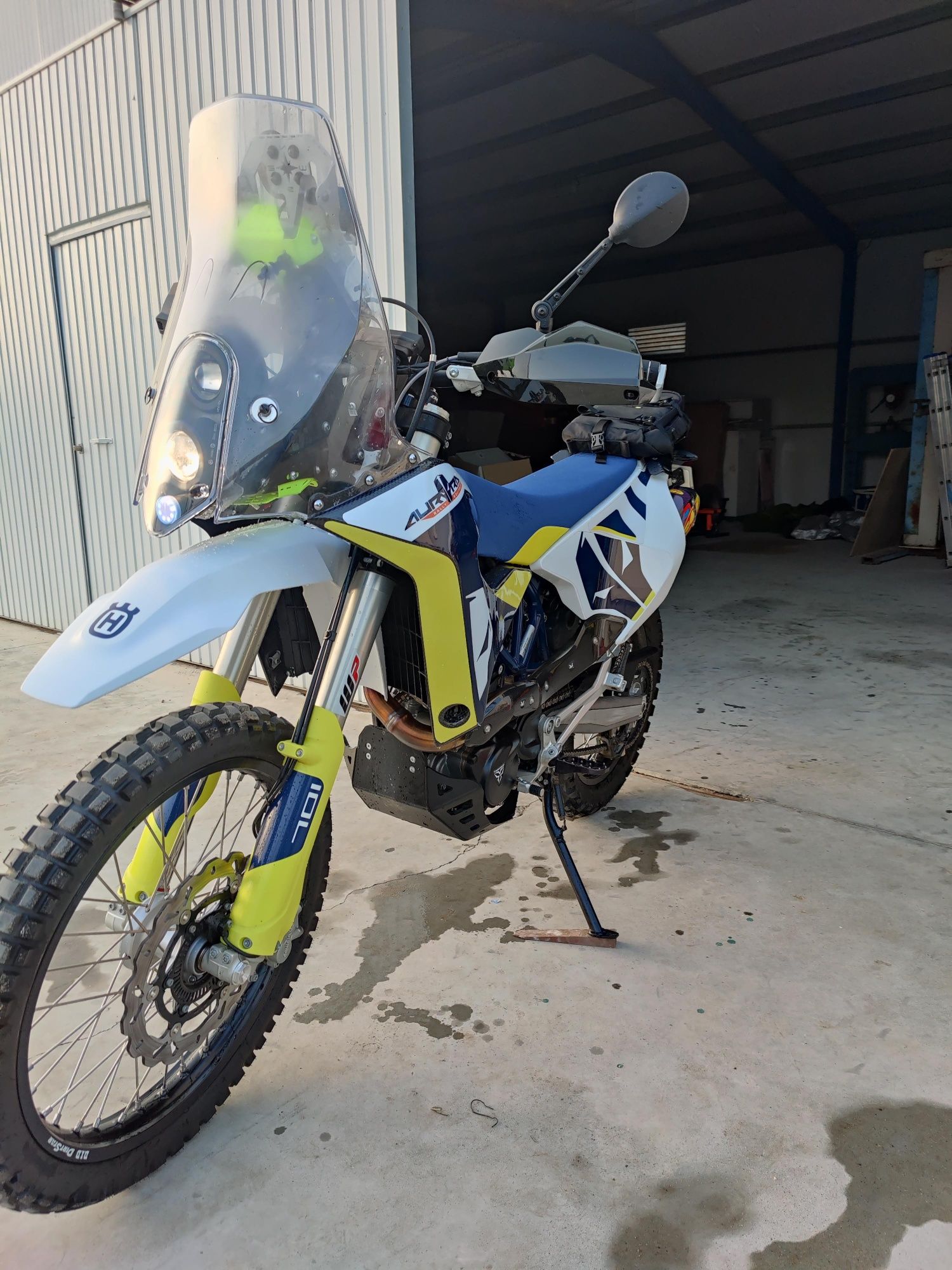 Husqvarna 701 Rally kit Aurora muito equipada