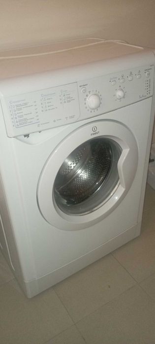 Продам пральну машину Indesit 5105 , не робоча, на з/ч або ремонт