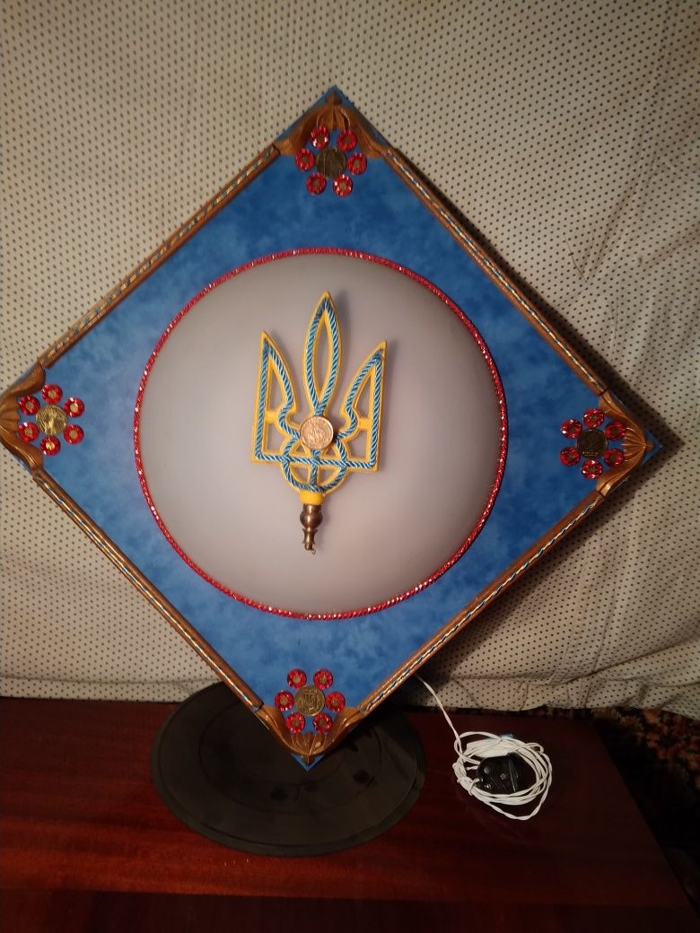 Герб Украины с подсветкой