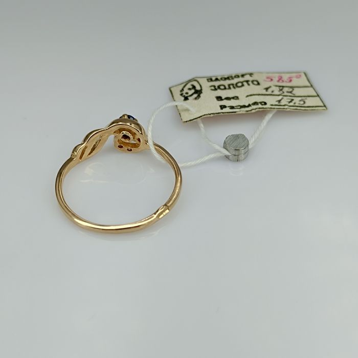 Золотое кольцо 585 пробы с сапфиром и бриллиантами