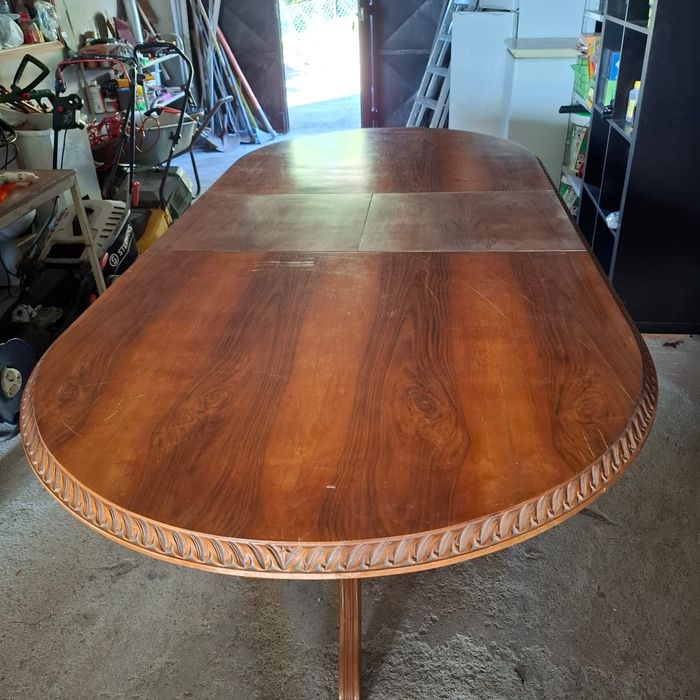 Mesa de jantar com oito cadeiras