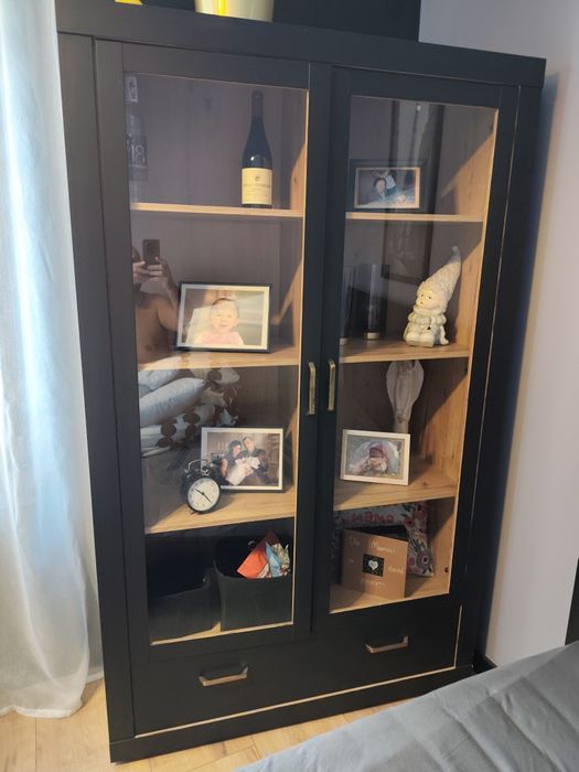 Witryna czarno brązowa Jysk.