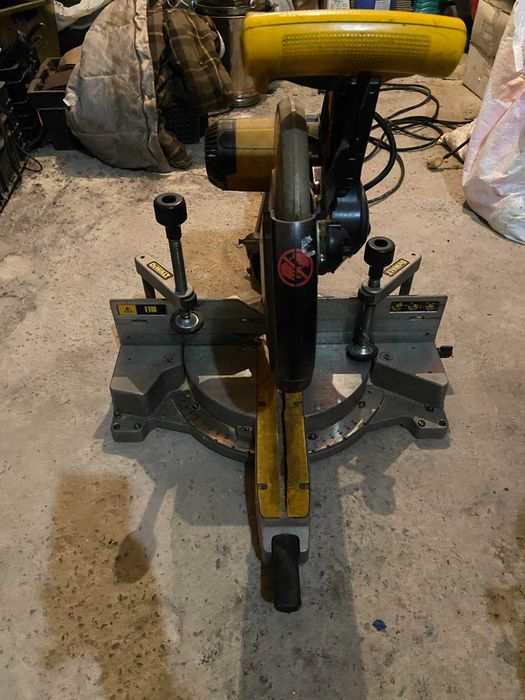 Торцовочна пилка Продам DeWalt DW 708-QS