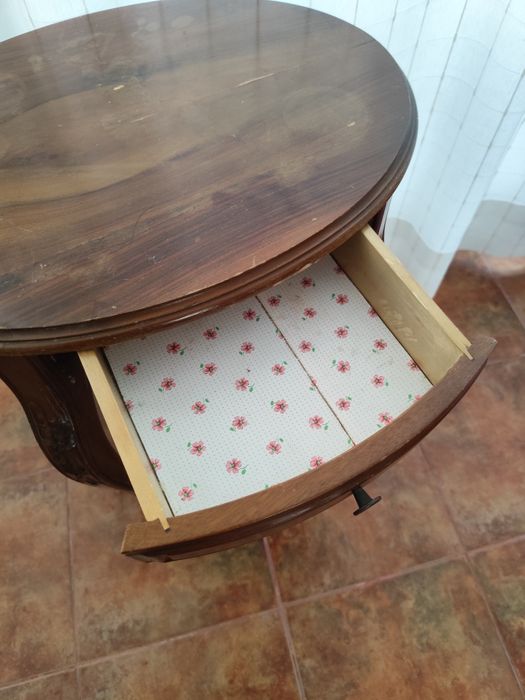 Móvel de apoio antigo