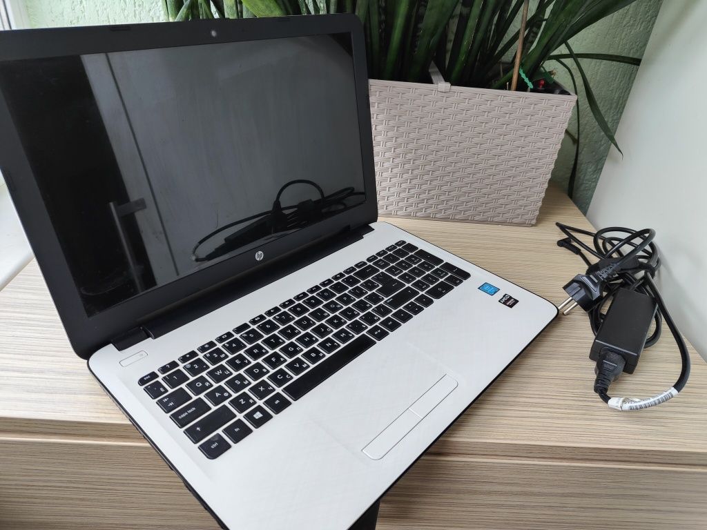 Ноутбук HP TPN-C125 15-AC099UR White
Екран 15.6" (1366x768) HD LED, гл