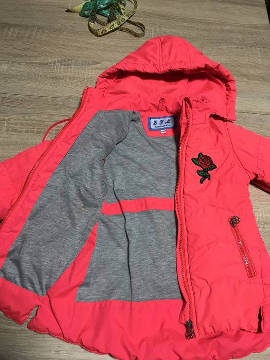 Куртка демисезонная на девочку на 4-5 лет, 110 размер