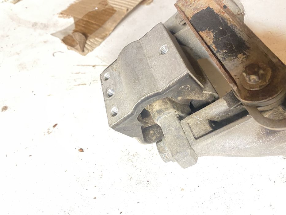 Подушка опора кронштейн акпп w211