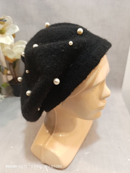 Beret wełniany z perełkami
