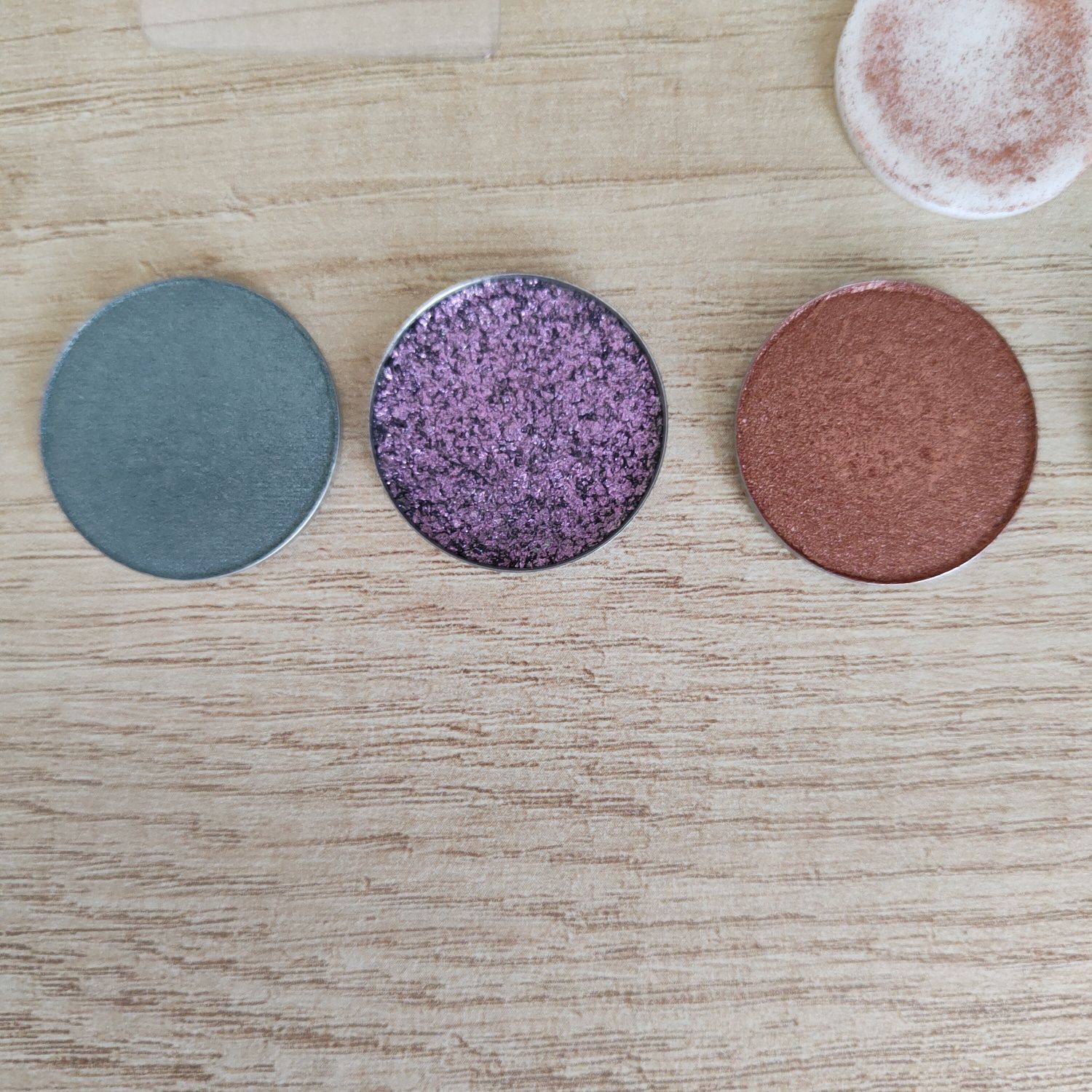 Cienie do oczu glamshop plus bronzery