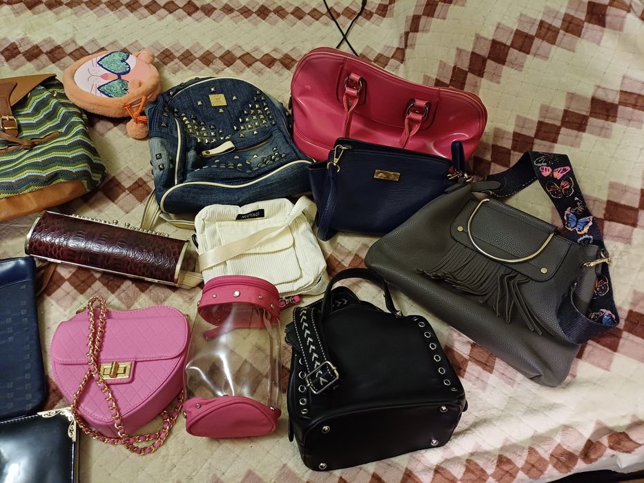 Продам жіночі сумочки,клатчі