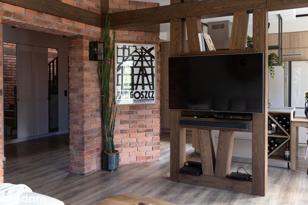 Stylowy dom z piękną działką w centrum Dobrcza gotowy do zamieszkania