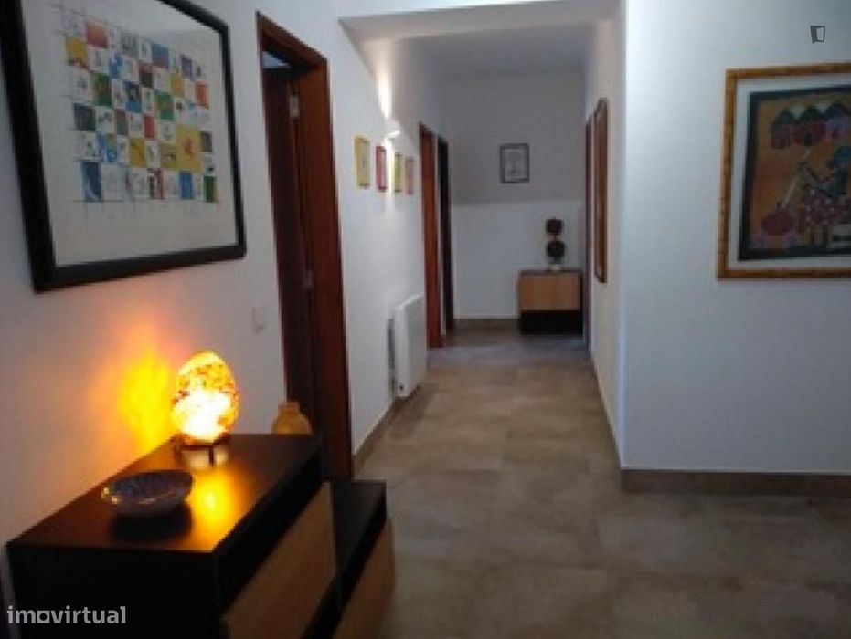 Quarto - localizado em Costa da Caparica Lisbon