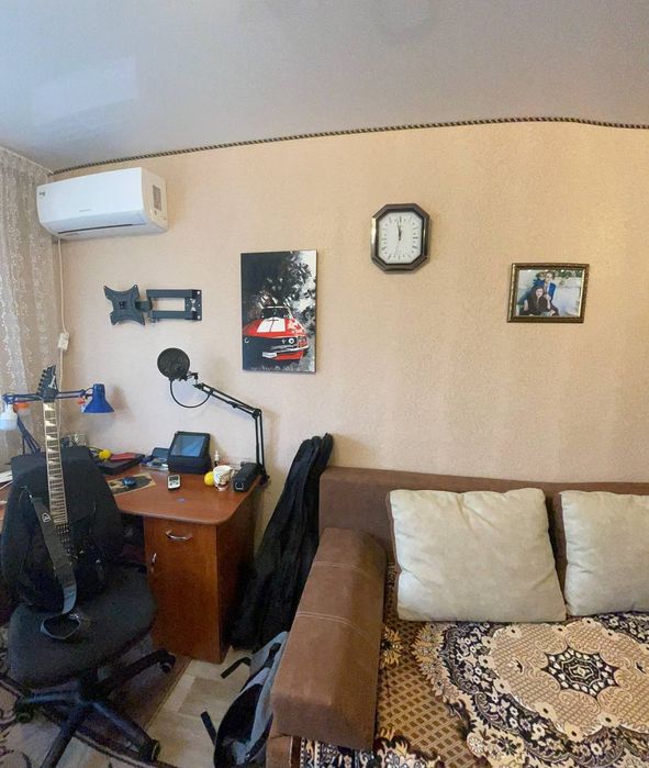 Продаж гарної кімнати з зручним місцерозташуванням.