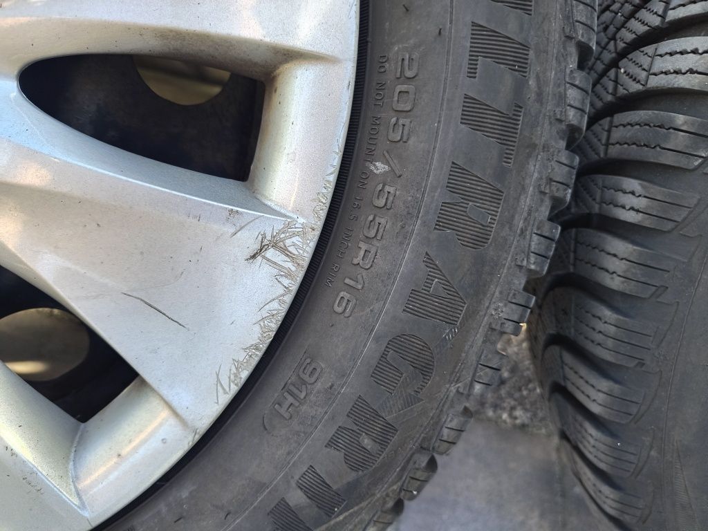 X4 opony Goodyear 205/55/16 6mm bieżnika super stan