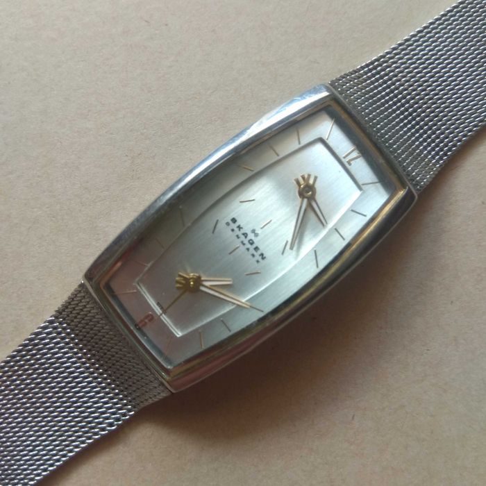 Часы Skagen работает один циферблат