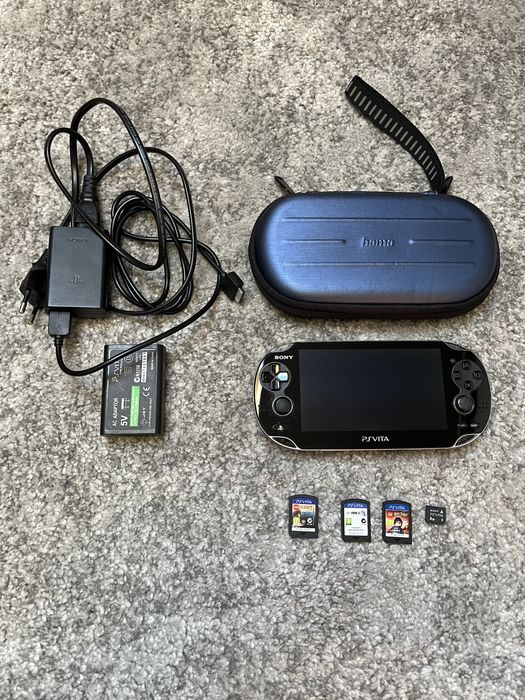 Ps Vita zestaw z grami i futerałem