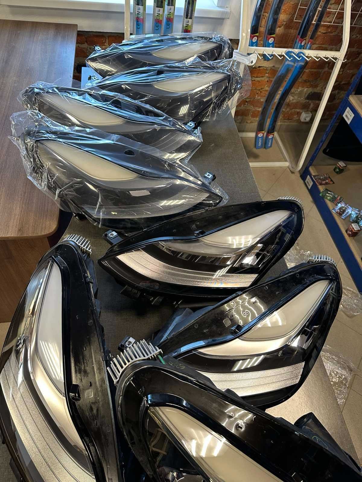 Продам фару передню Tesla M3 ,Tesla MY