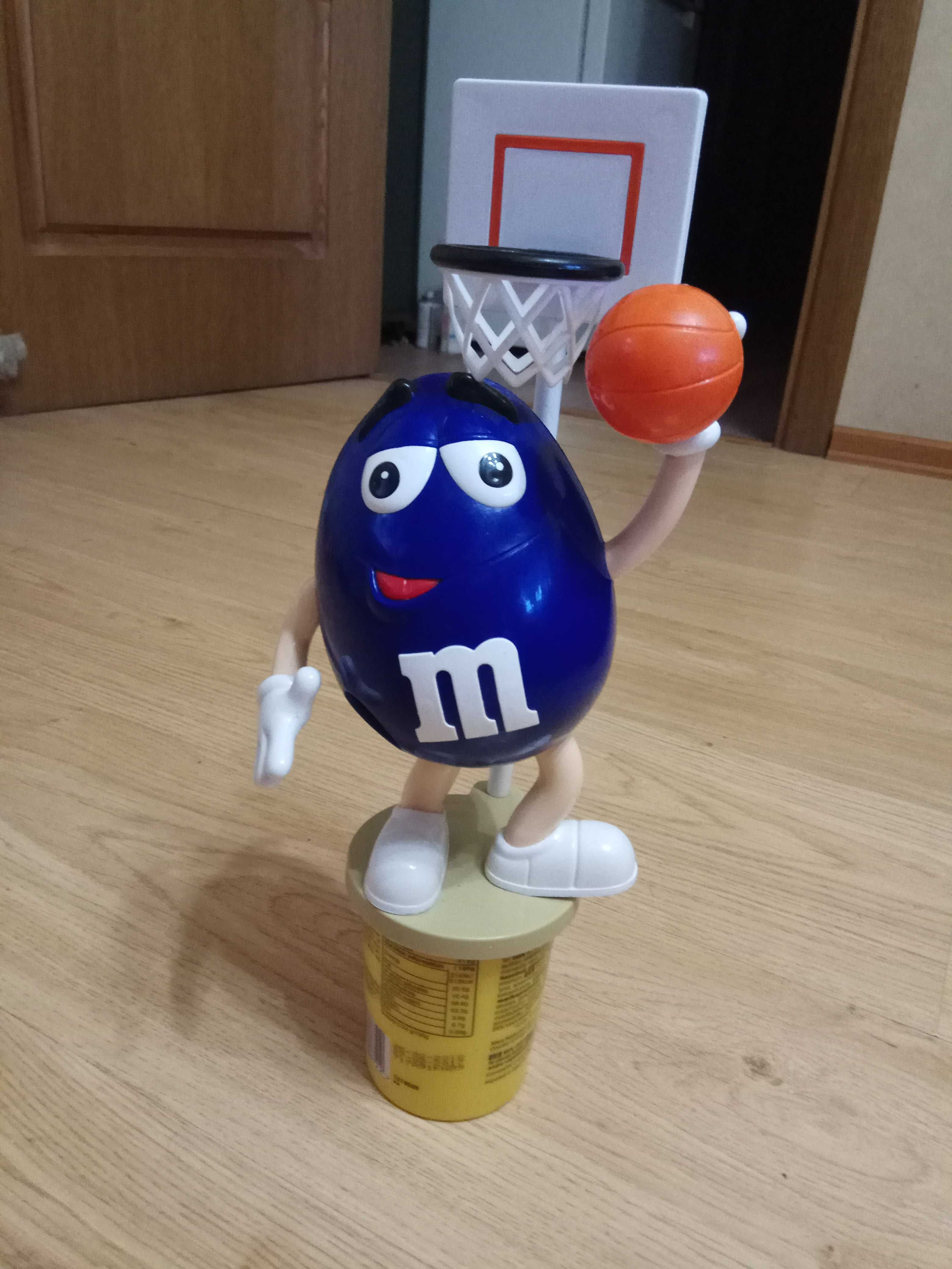 Диспенсер M&M's Handheld Dispenser Баскетболист и Музыкальная игрушка