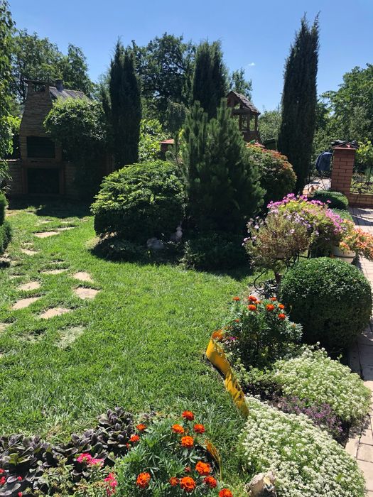 Послуги садівника, озелененя, консервація рослин та поливу на зиму.