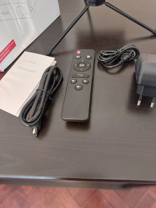 Mini projector, ainda na embalagem original,  praticamente novo,