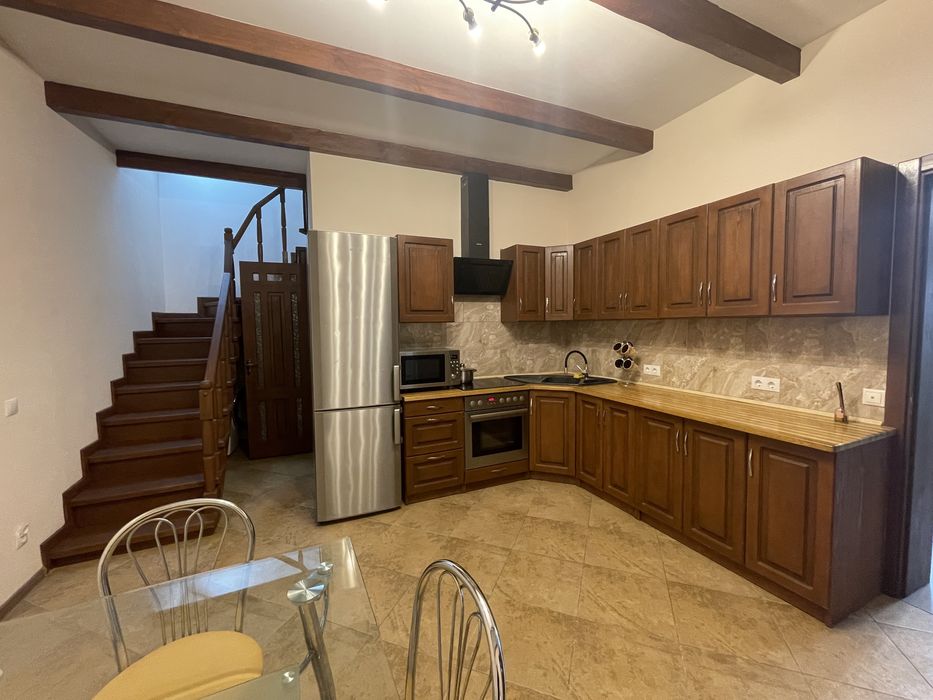 Оренда затишного, економного будинка на Осокорках. Вихід до води.