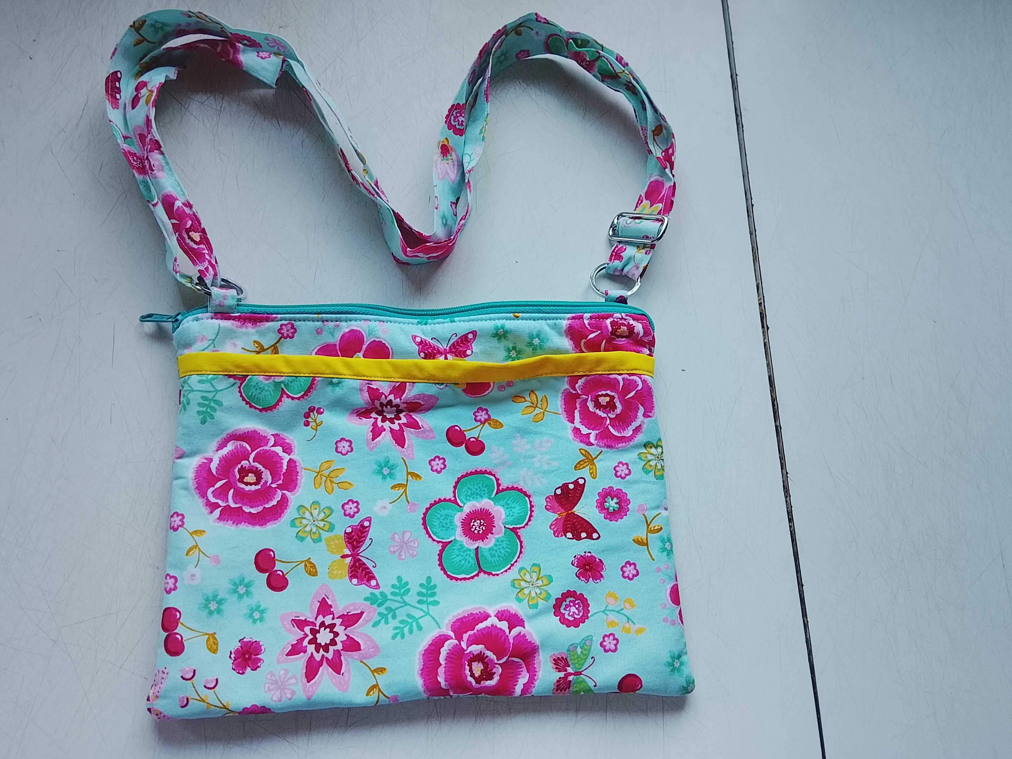 bolsa tira colo em tecido