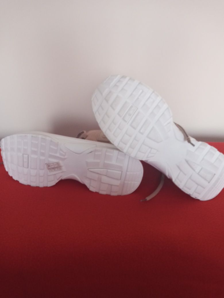 Buty. skarpetkowe