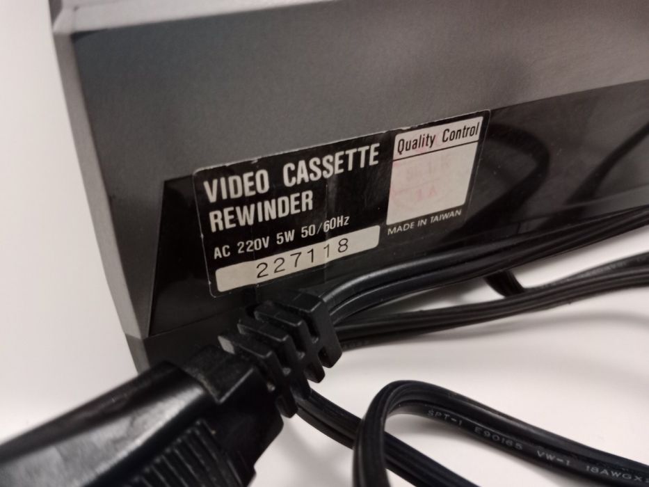 Przewijarka VHS KINYO super slim M-67V.