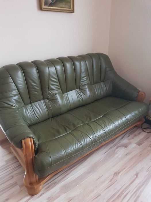 Skórzana Sofa z funkcją spania wraz z fotelami w kolorze zielonym