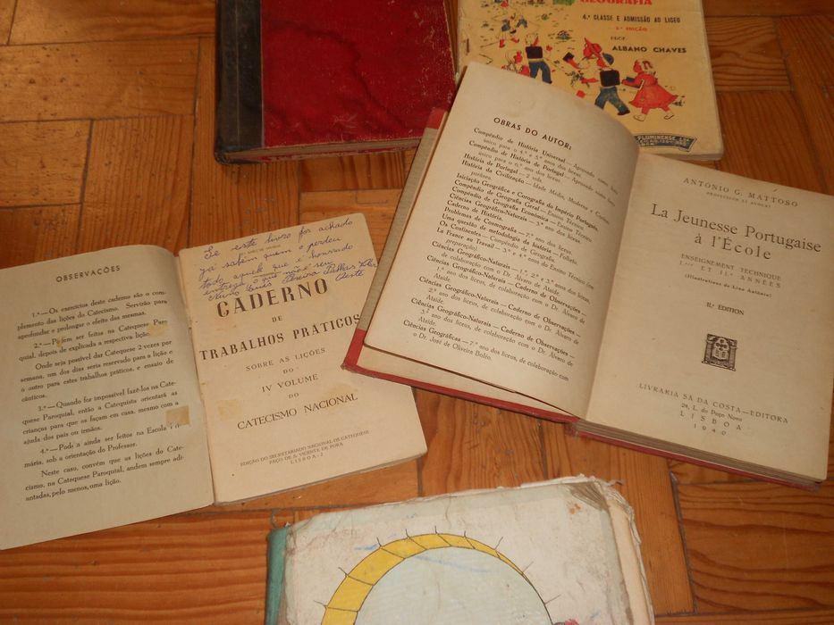 Livros escolares muito antigos geografia, frances, ingles