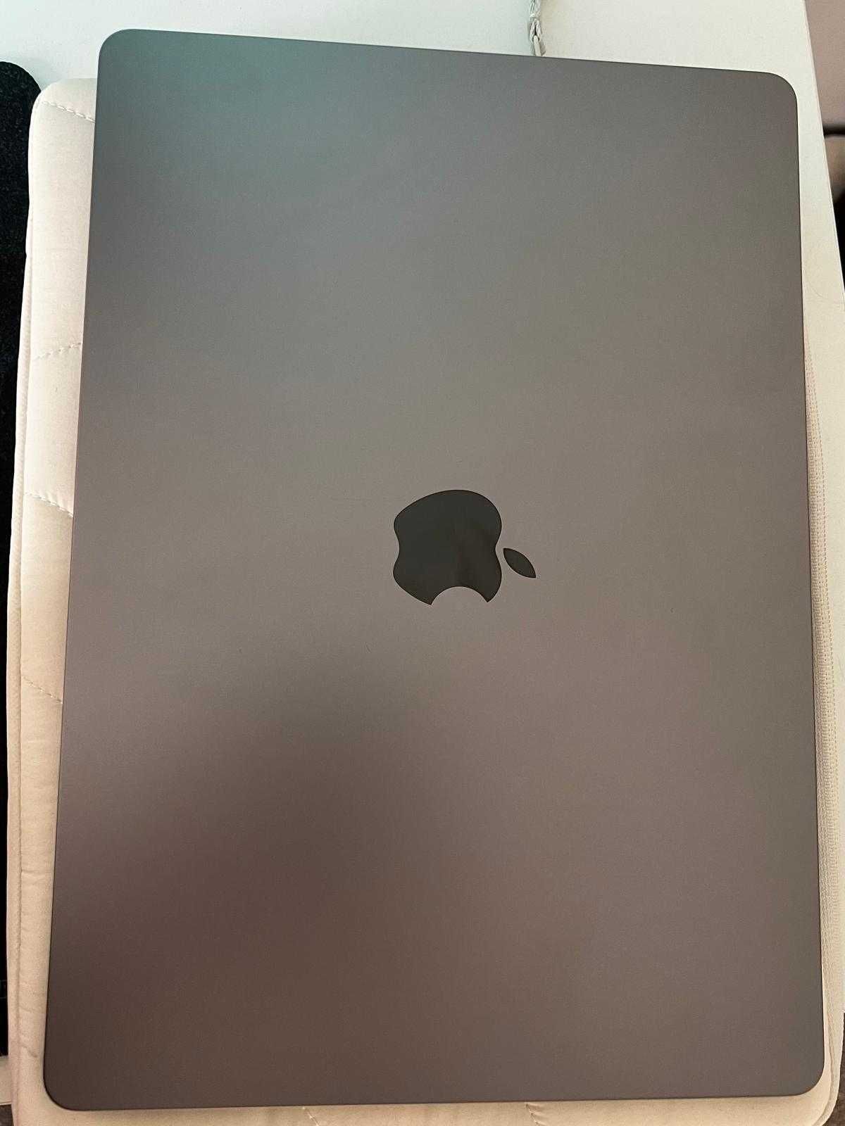 15-calowy MacBook Air z chipem M3 – GWIEZDNA SZAROŚĆ