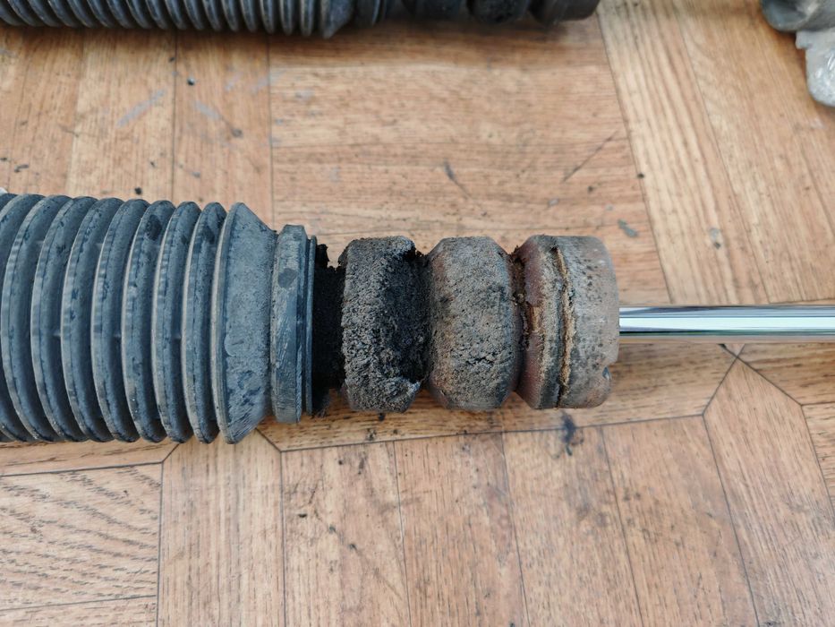 Opel Corsa D Amortyzatory tył tylne komplet