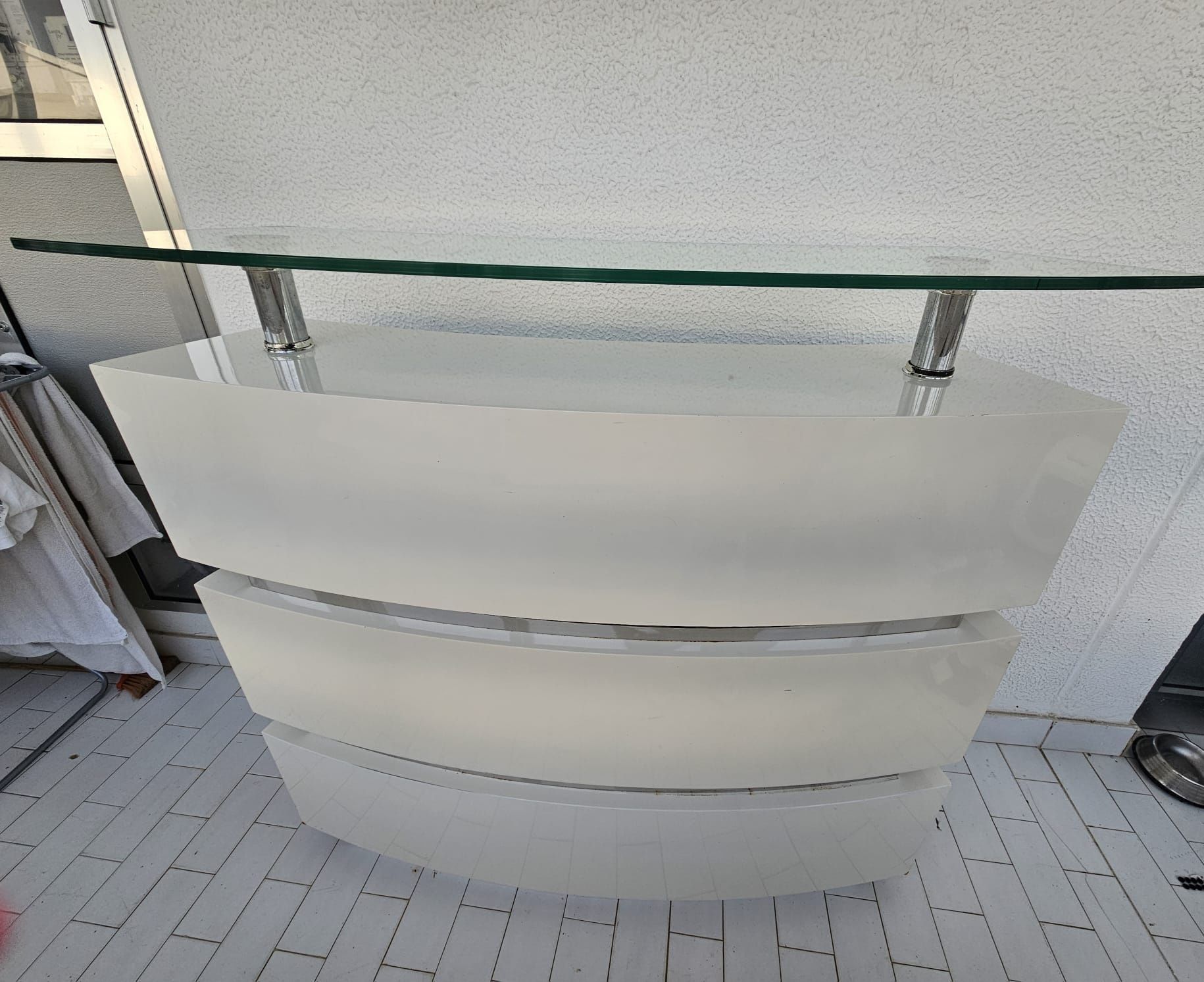 Balcão de recepção em bom estado