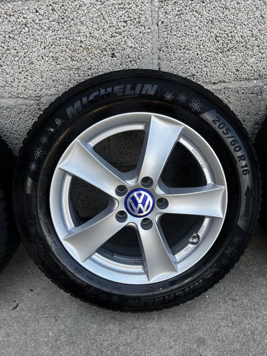 Alufelgi R16 5x112 VW Touran Passat Caddy Opony Zimowe 205/60/16
