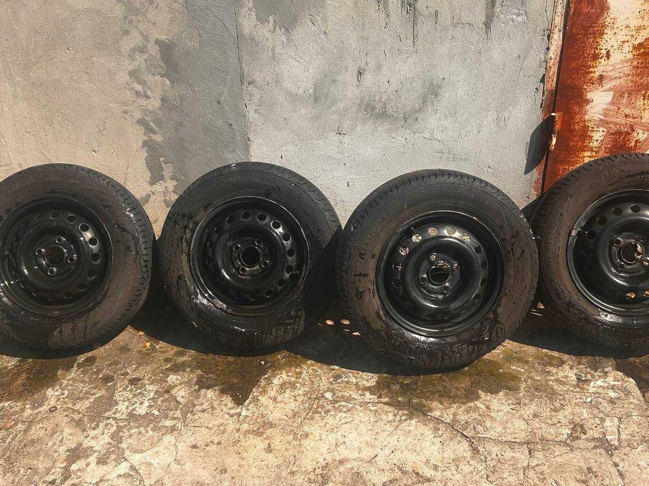 Продам літню резину з дисками SOLAZO Premiorry 175/70R13 82H