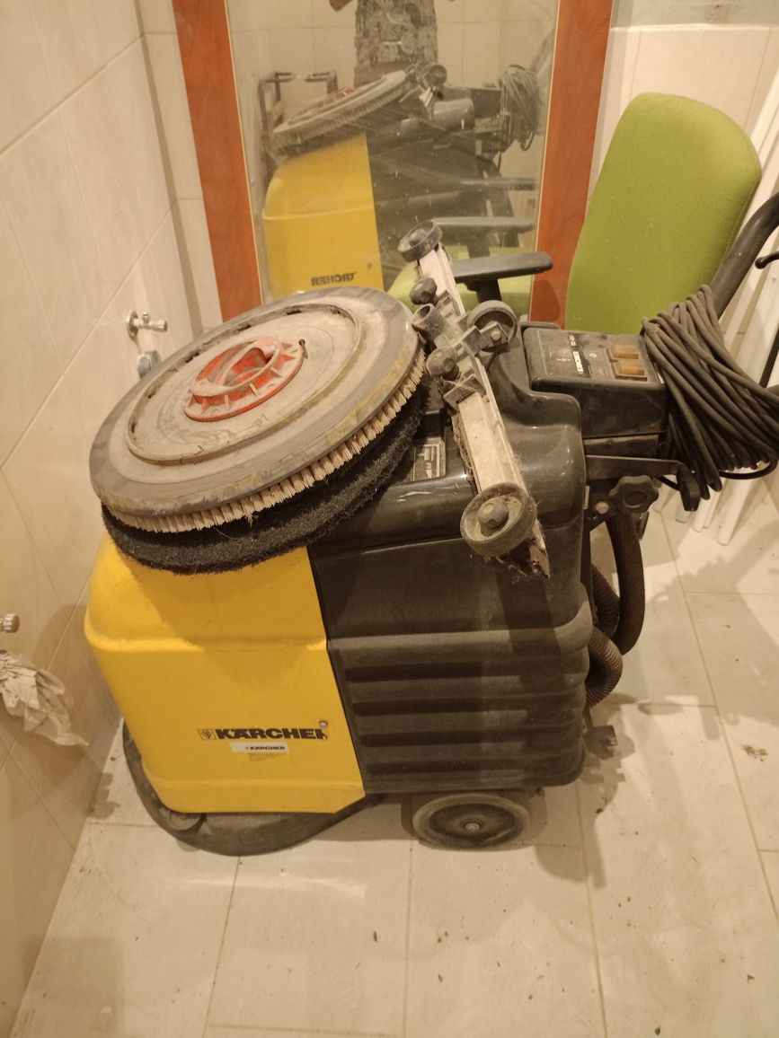 Maszyna do mycia Szorowarka Karcher Typ BD450