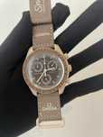 Omega x Swatch Desert SO33T103 - Limitowana Edycja Złocistych Piasków
